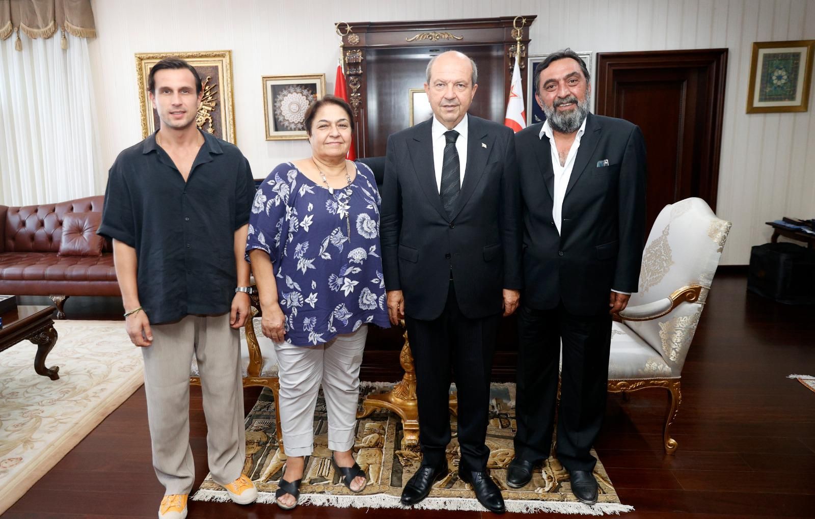 KKTC Cumhurbaşkanlığı - Cumhurbaşkanı Ersin Tatar, sanatçı Ahmet Yenilmez’i kabul etti